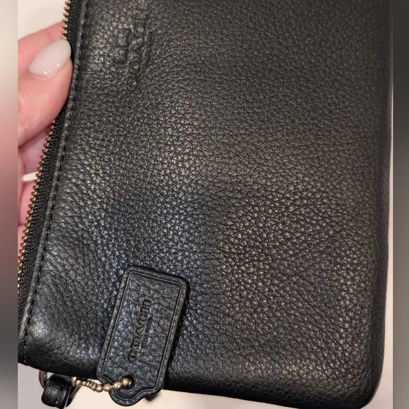 Coach Black Leather Wristlet with Double Gold Zipper - GUC - Picture 10 of 13